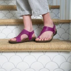 Dansko Reece Magenta Waxy Burnished -Dansko Shoe Store S23 ImgPDP ReeceMagenta