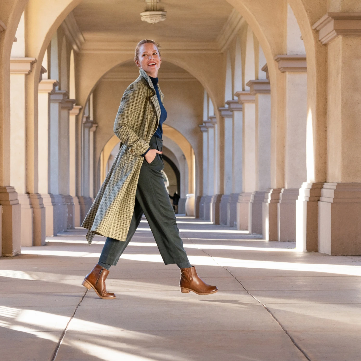 Dansko Daisie Tan Waterproof Burnished 7 Dansko Daisie Tan Waterproof Burnished - Image 5